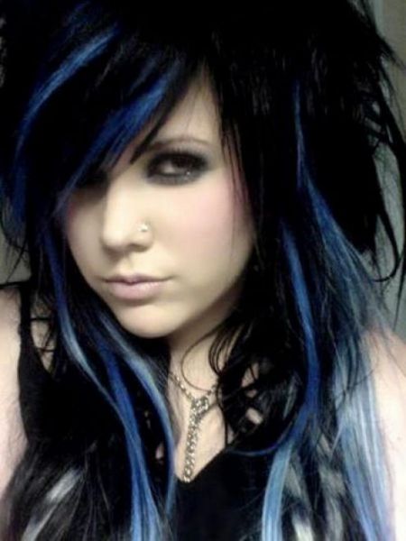 cabelo preto com mecha azul