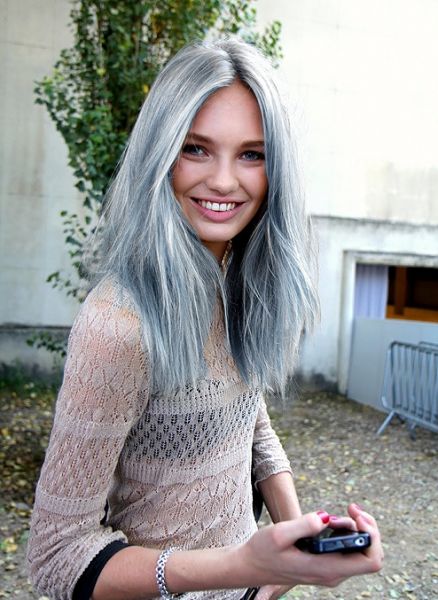 cabelo cinza com azul
